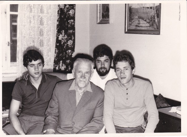 Roman Mirovich with nephews 