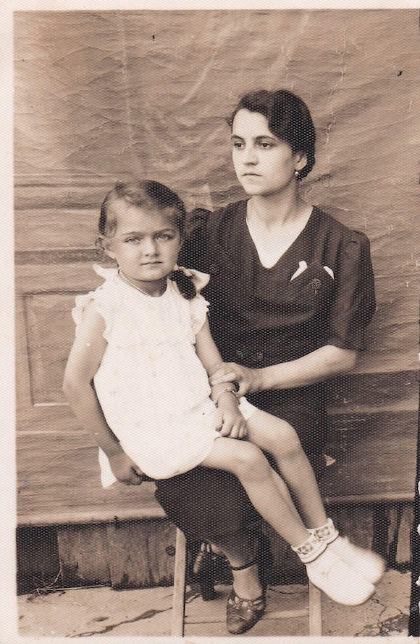 Olga Svarychevska with daughter 
