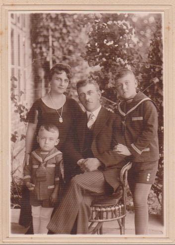 Roman Mirovich and Olga Voytovych with children