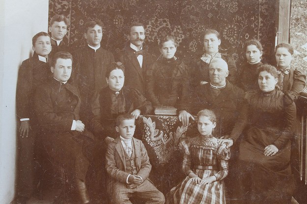 Lev Sembratovych and Julia Myshkovska with children